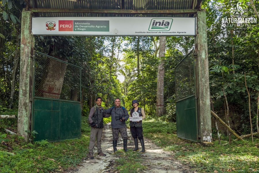 Entrada del predio del INIA, con el cartel del Instituto Nacional de Innovación Agraria
